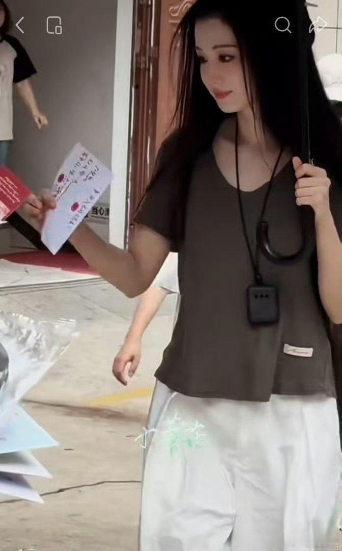 王楚然默默反抗王楚然的反抗真的特别能共情王楚然这种处事方式，碍于剧组人情场面不好