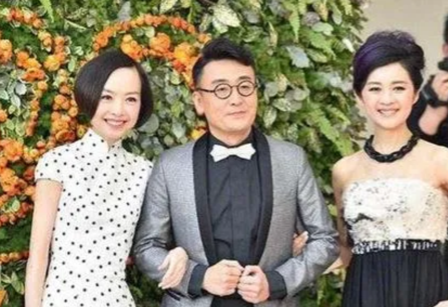 一次节目中，窦文涛说：“我在医院守夜，看到家属逼着医生拔管子，医生说心跳还有30