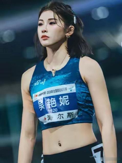嘲她的人。你可醒醒吧。别怪大家说话难听，说实话，我要是那些张嘴就损吴艳妮的，早就把嘴闭上了。人家带着