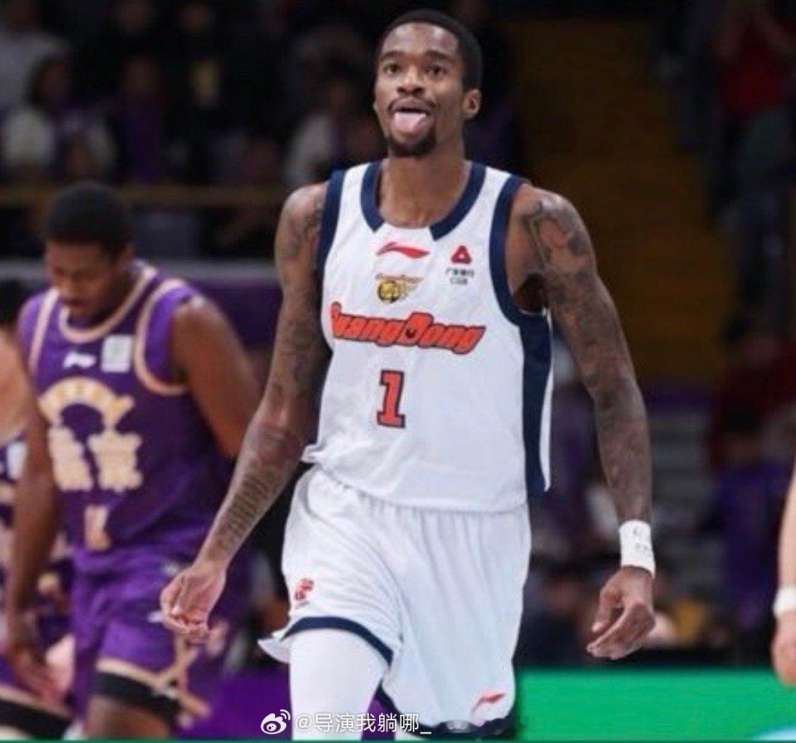 广东宏远外援萨姆纳在社交媒体上评价CBA联赛：中国CBA联赛不像是一个篮球联赛，