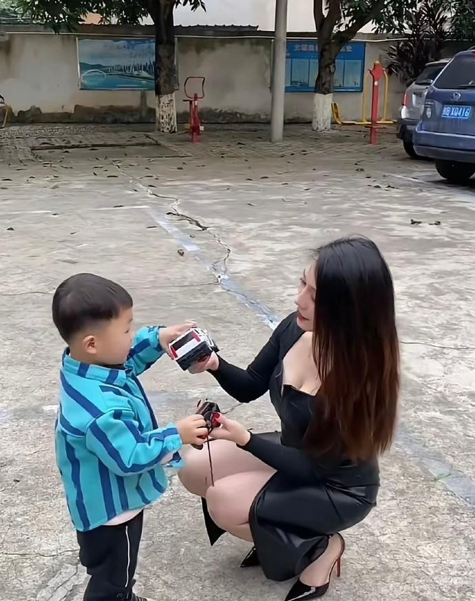 小孩子为什么都喜欢和小姨玩？