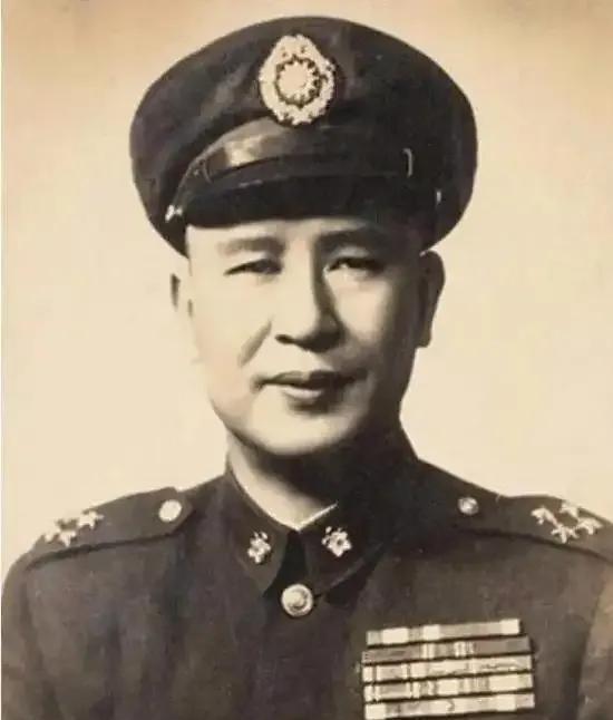 1949年12月，白崇禧乘坐军舰抵达海南。早几天抵达海南的夏威一见到白崇禧，便哭