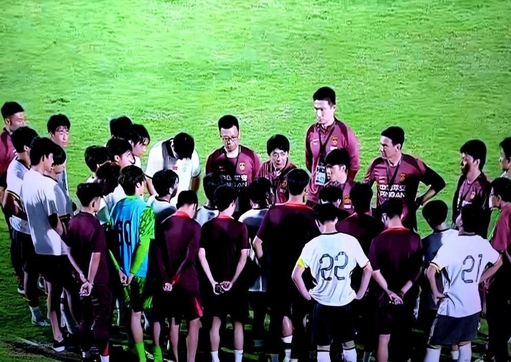 日本教练杉山弘一，那个在J1联赛被骂到垫底、防守烂穿的男人，为什么中国足协偏偏看