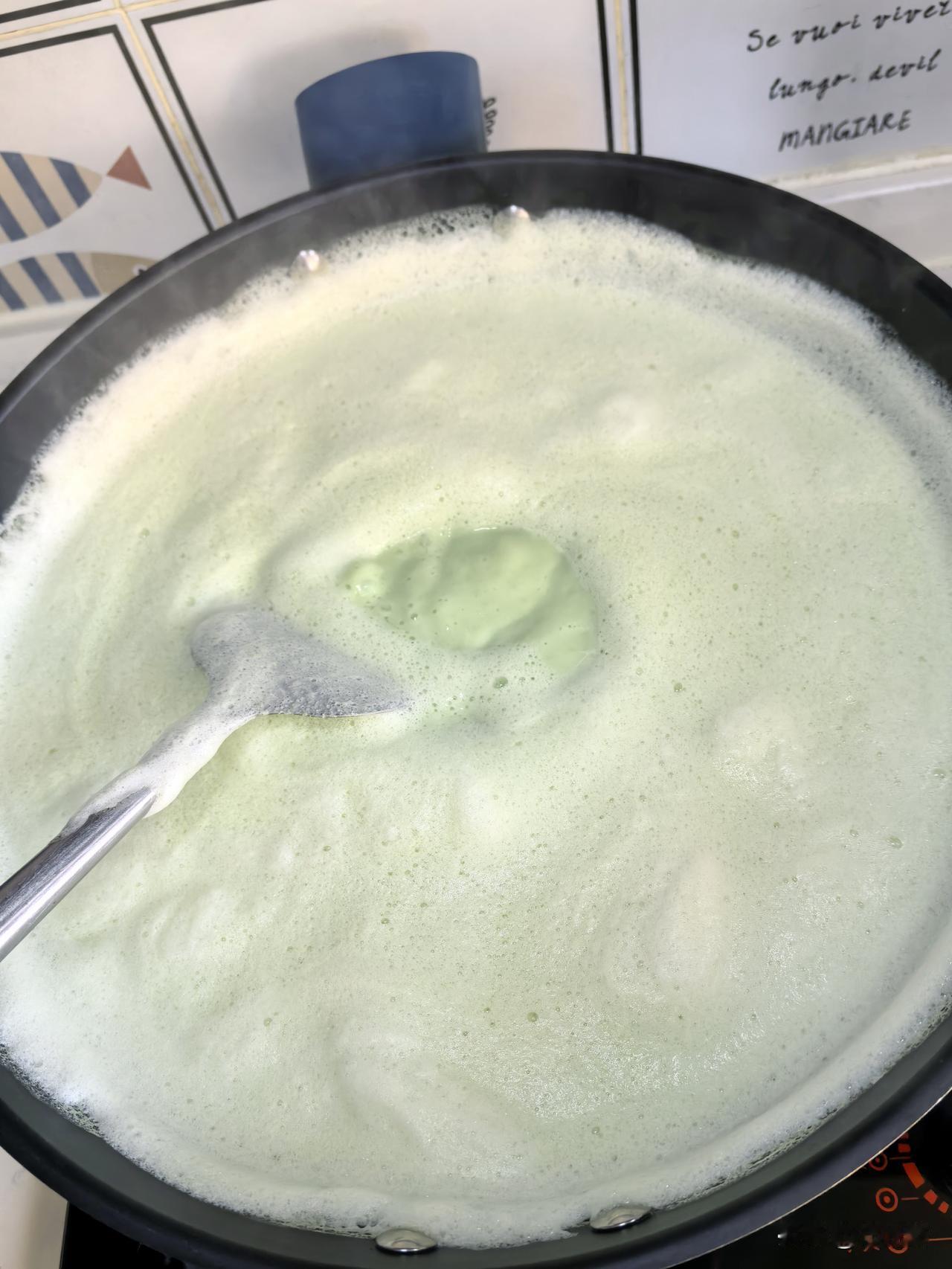 酷暑季节美味为先做一道“青豆雪花菜”，乃是解暑珍品。撩人味，勾人魂。