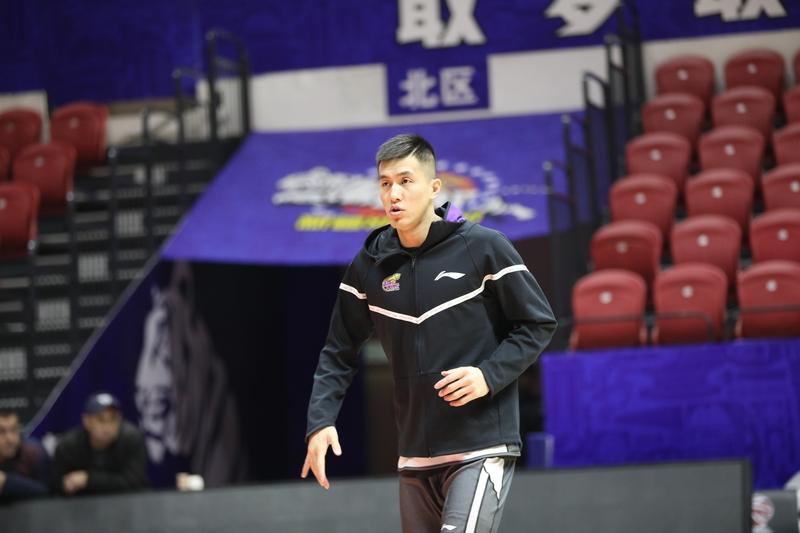 12月17日CBA常规赛第3轮京辽大战太刺激了！此前两队都保持全胜，这场对决注定