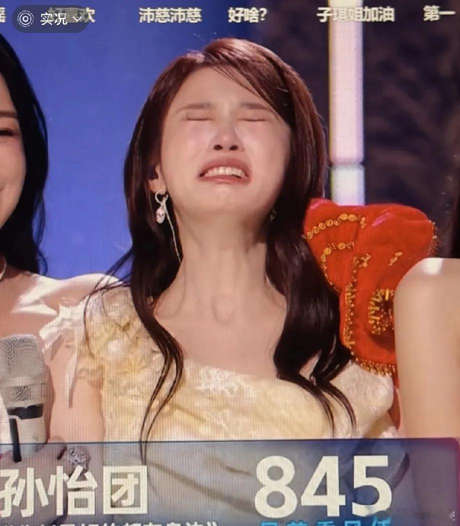 虽然昨晚很多人骂张慧雯，但我依然挺喜欢她的。说她情商低，我认可。当初在和颂，和周