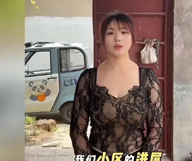 女业主维权，网友却让开放商顶住压力，让她多维一段时间。真没想到，这波维权居然让