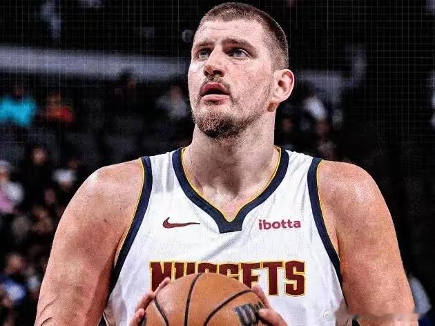 杜兰特赛后一句评价，撕开了约基奇39分的华丽外衣。场均触球98.3次，联盟第一。