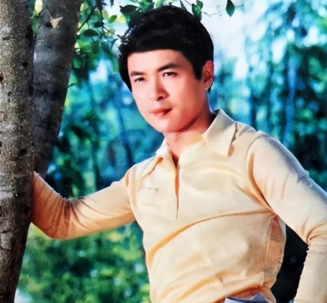1982年，刘晓庆到南京演出，遇到了正在拍戏的迟志强，晚上喝了几杯酒后，刘晓庆让
