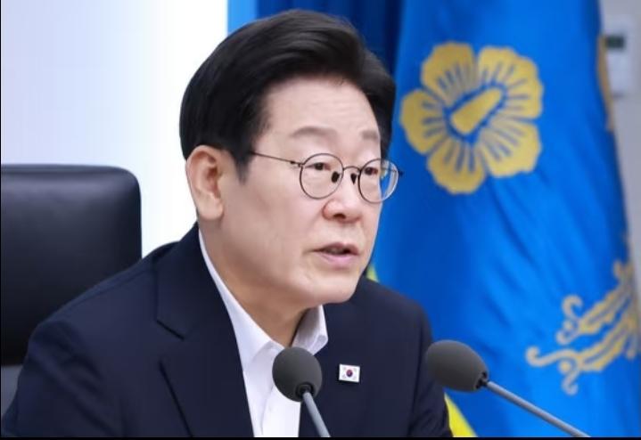 就在刚刚韩国宣布了！12月3日，韩国总统李在明召开记者会，明确表态：中日