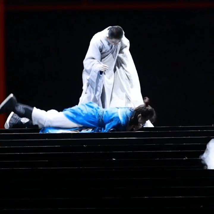 陈丽君又在挨揍又是破碎感十足的小可怜一枚，不过陈丽君真的实在是太有意思了，不管