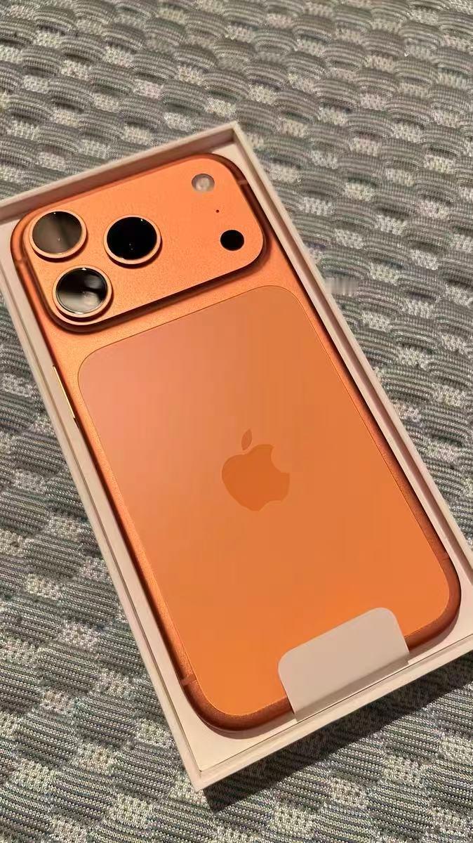 😭双11冲动下单了iPhone17Pro橙色说实话刚开箱时觉得这颜色有点