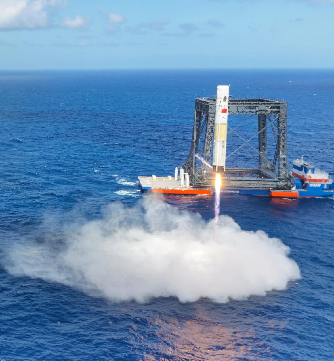 注意看细节，这个溅落姿态，如果直接回收，也是完全没有问题的。回收平台，就在溅