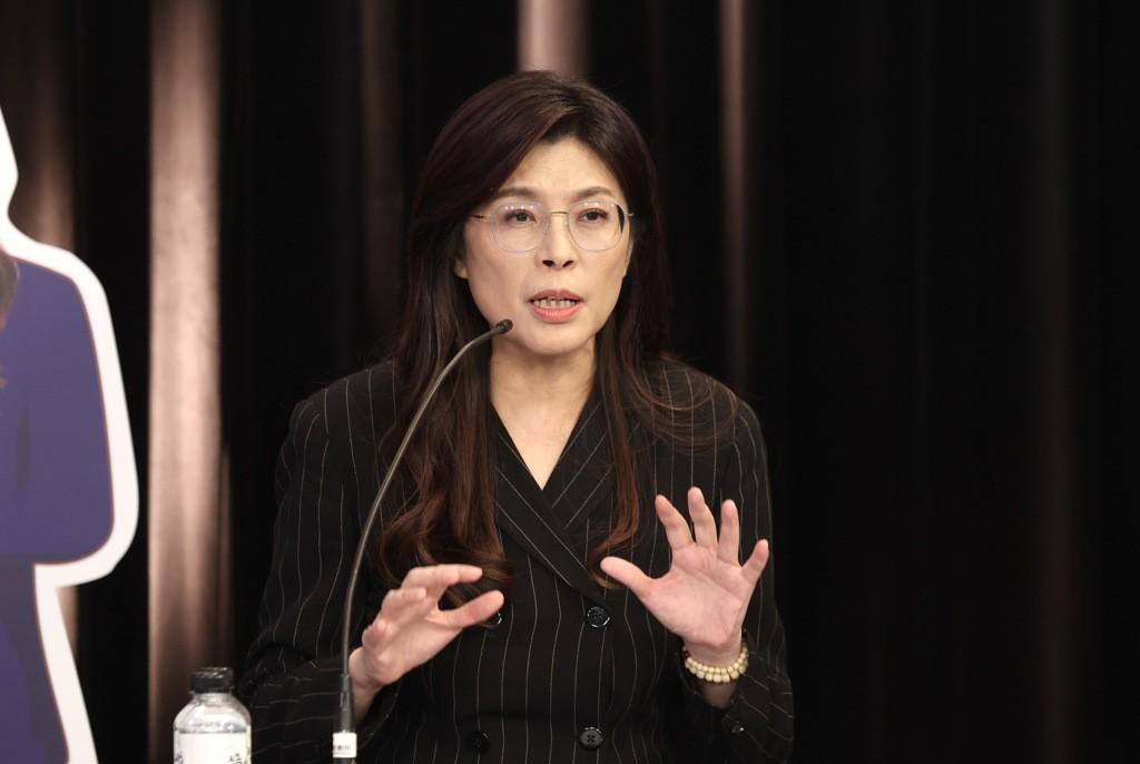 赔了夫人又折兵！江启臣这波较量太惨了！派老婆去陪郑丽文。本身也有缓和的意