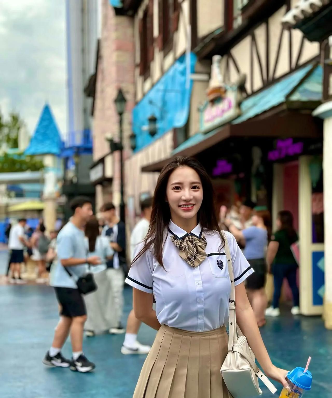 当一天高中生，衣服还挺合身