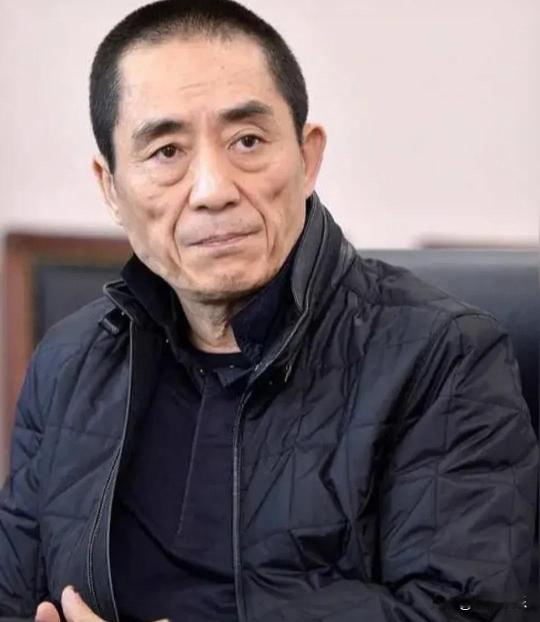 张艺谋，传来喜讯！2月24日，电影圈传来一个让人既敬佩又感慨的消息：张艺谋导