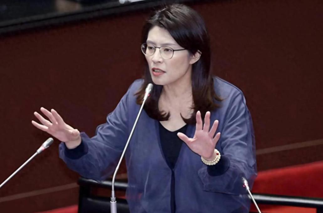 美国果然还是小看了郑丽文！本以为能轻松拿捏台湾军购，逼着台方乖乖掏出1.25