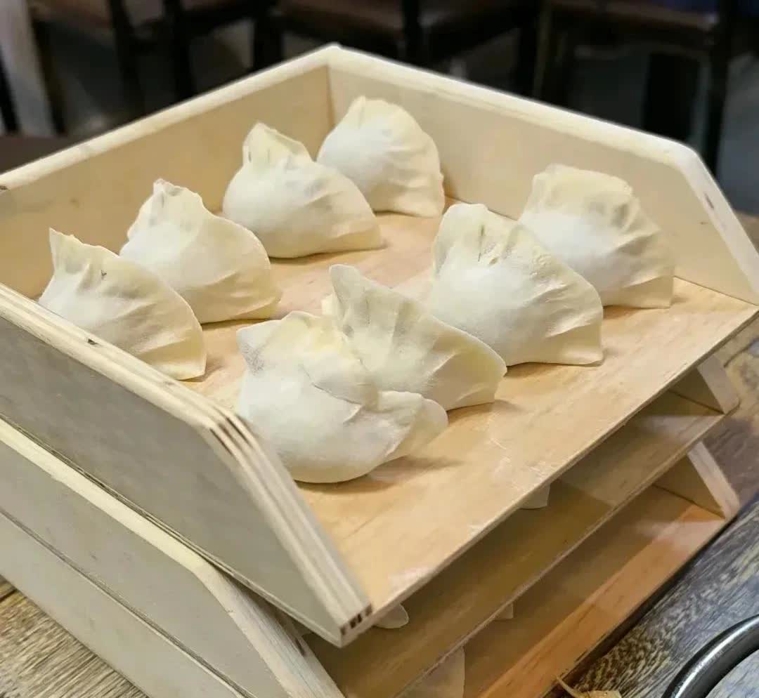 河南，一名女子和老公去吃水饺自助，25.8元一位，不限量。他们本以为，以他们两人