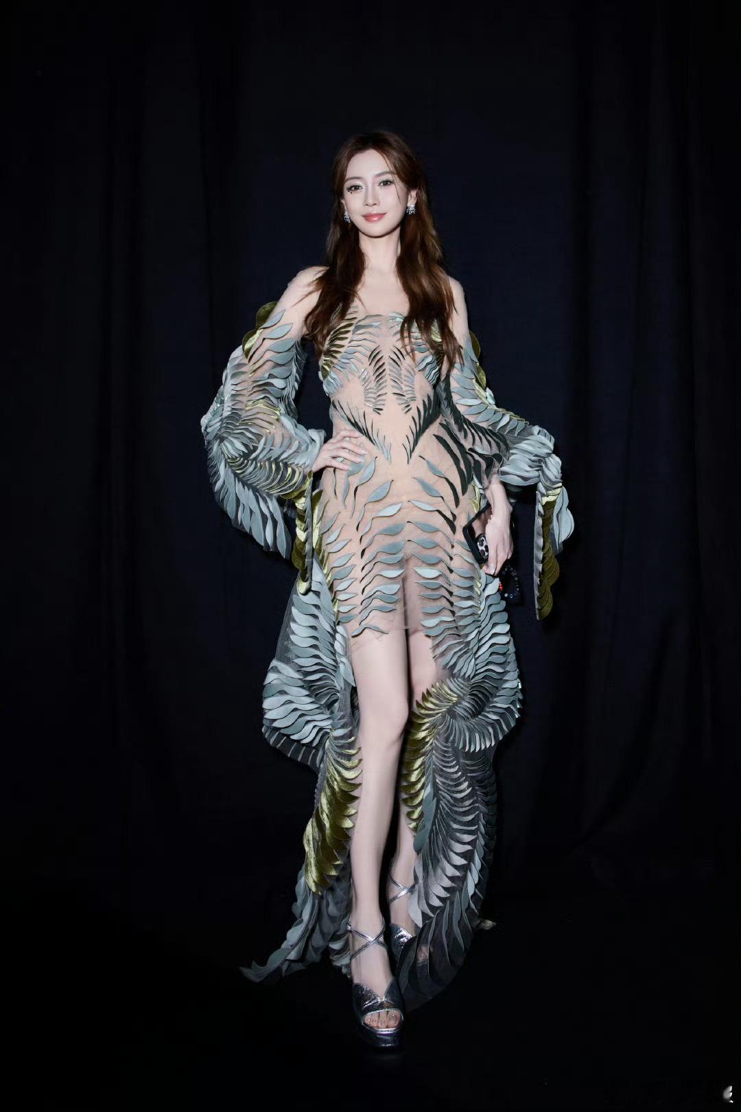 Angelababy粤语自我介绍Angelababy最新活动照真的美得很权威，完