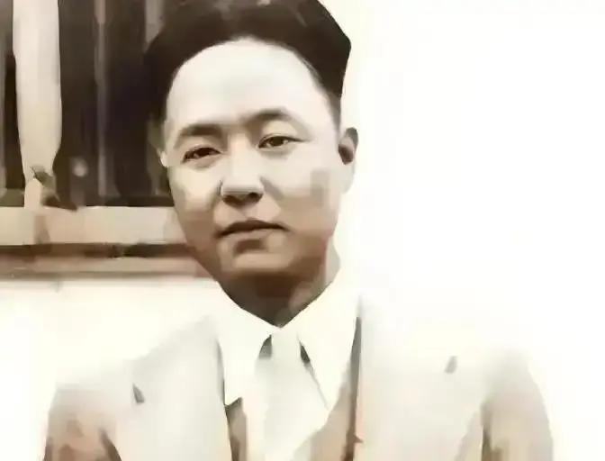 1943年，大汉奸李士群被日军毒杀后，其妻子叶吉卿大闹日本司令部想要讨个说法。这