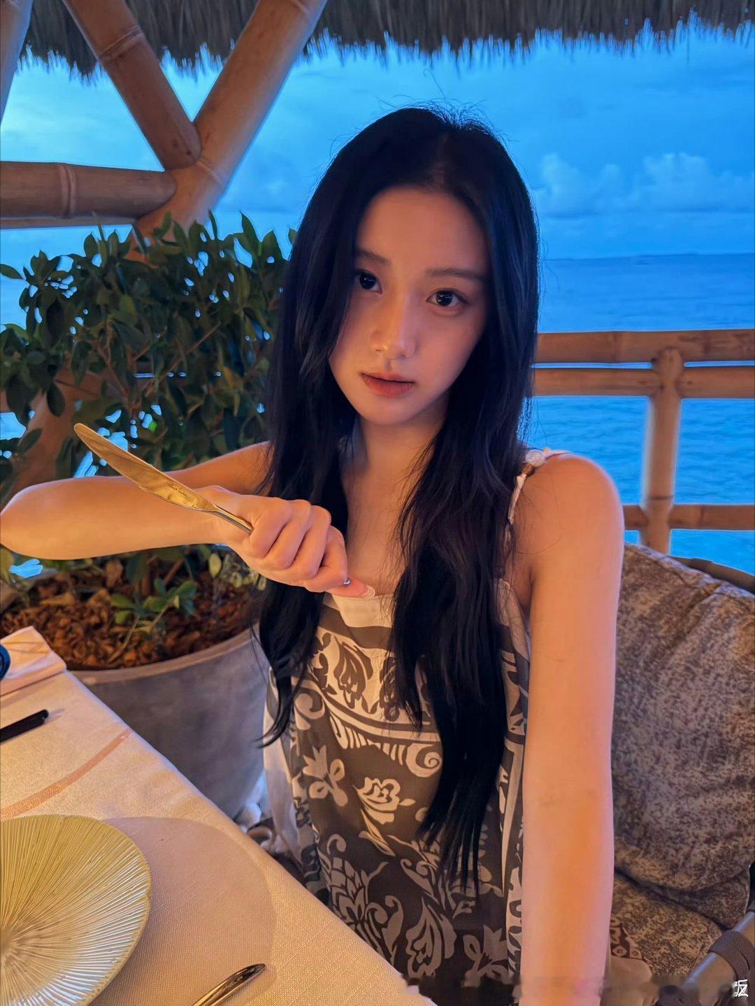其实纯论长相，除了矮和比较精明女配像，包上恩在00花里也还行啊但是捧了这么多女主