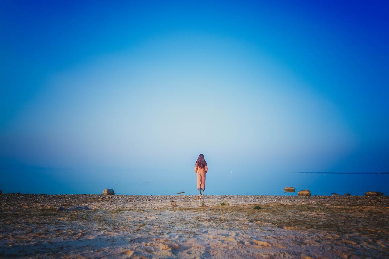 悄悄告诉你一个让自己漂亮的方法，那就是多读圣贤书： 1、多读圣贤书，可以让你