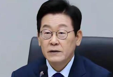 李在明是个高手！刀刃向内，打了高市早苗一个措手不及。 8月15日，韩国光复节