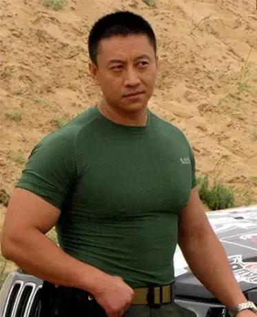 沙袋磨破第三十条裤子那年，李旭第一次怀疑爷爷说的