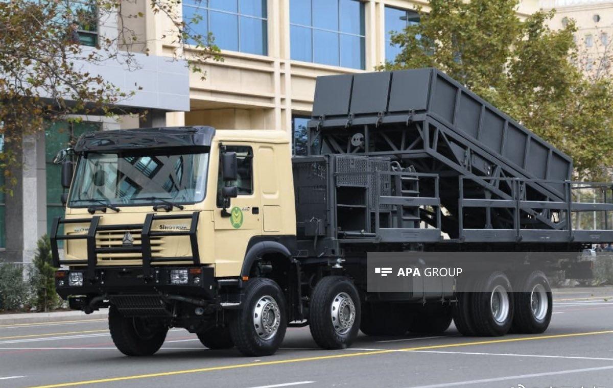 阿塞拜疆展示的🇮🇱“破浪者”陆攻巡航导弹，底盘还是🇨🇳的“豪沃”