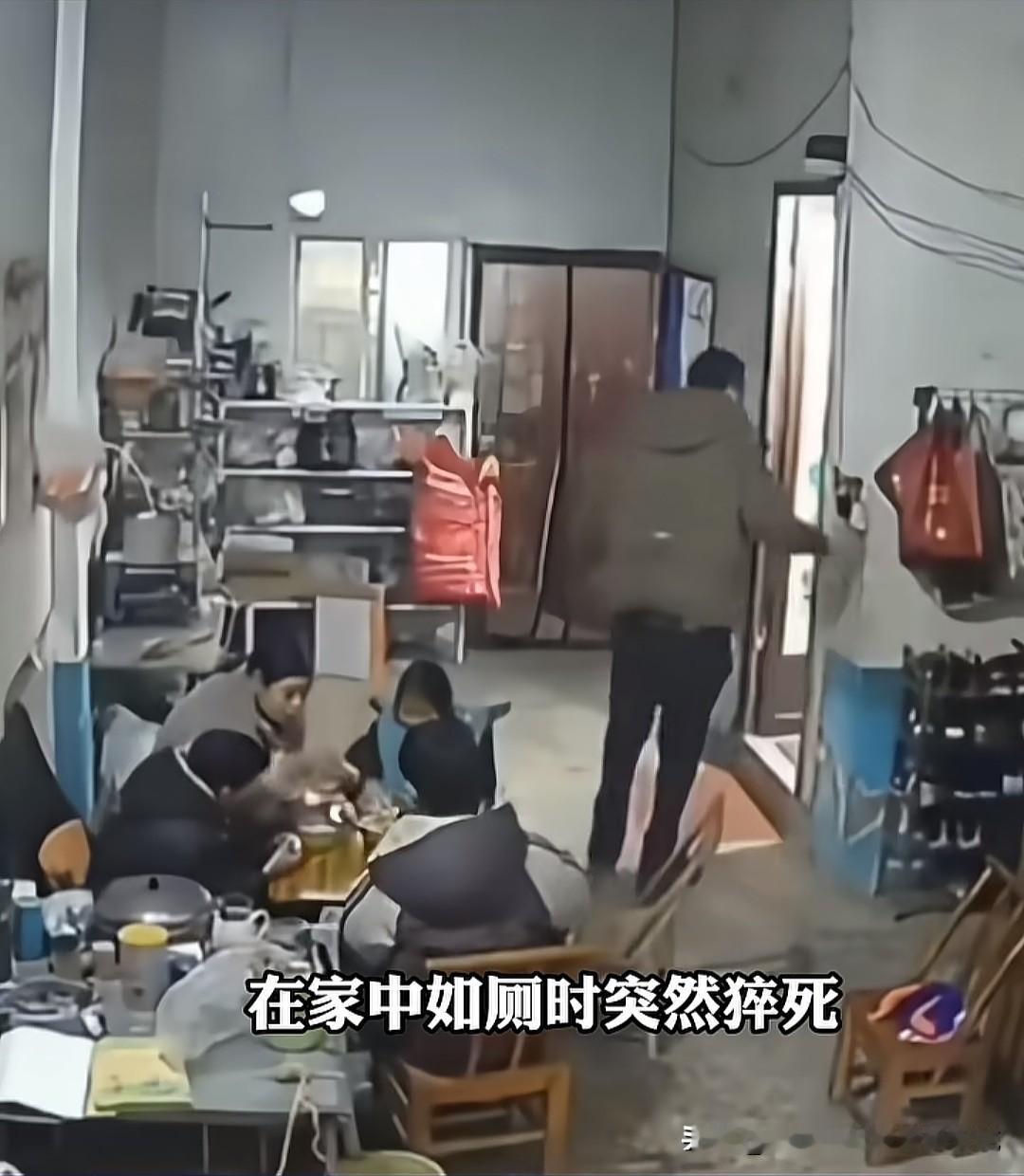 河南南阳30岁李先生上厕所时突然猝死，这种情况估计是急性心梗，应该去大医院做冠脉