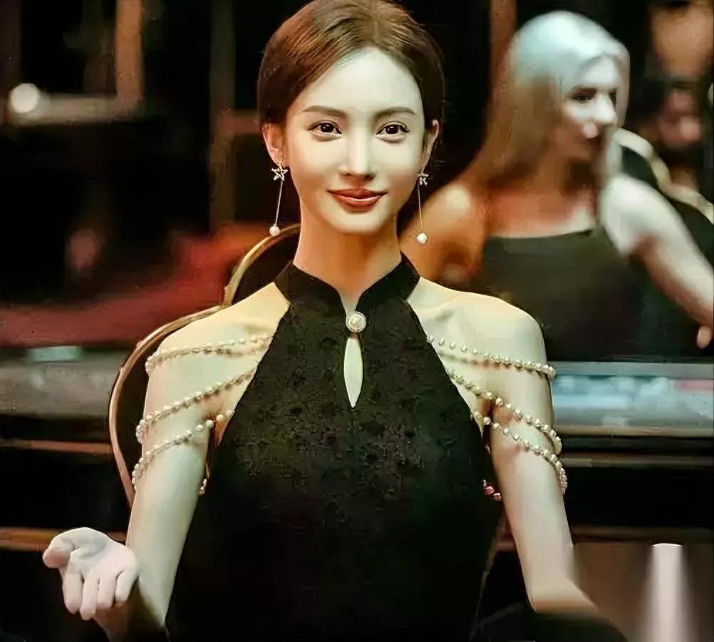 刷到金晨剪彩视频吓一跳！她竟把彩头直接扔地上？旁边高管脸色瞬间变了，可金