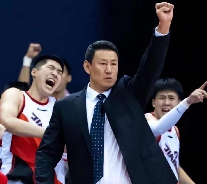 “小李飞刀”解禁了，前国家男篮主教练李楠，4月17日已恢复自由身，重获教练注册资