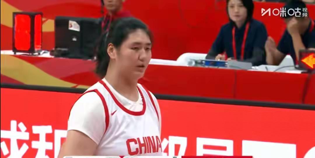 中国女篮连续两场热身赛，破格跨越青年队进国家队的山东小巨人张子宇#张子宇#都表