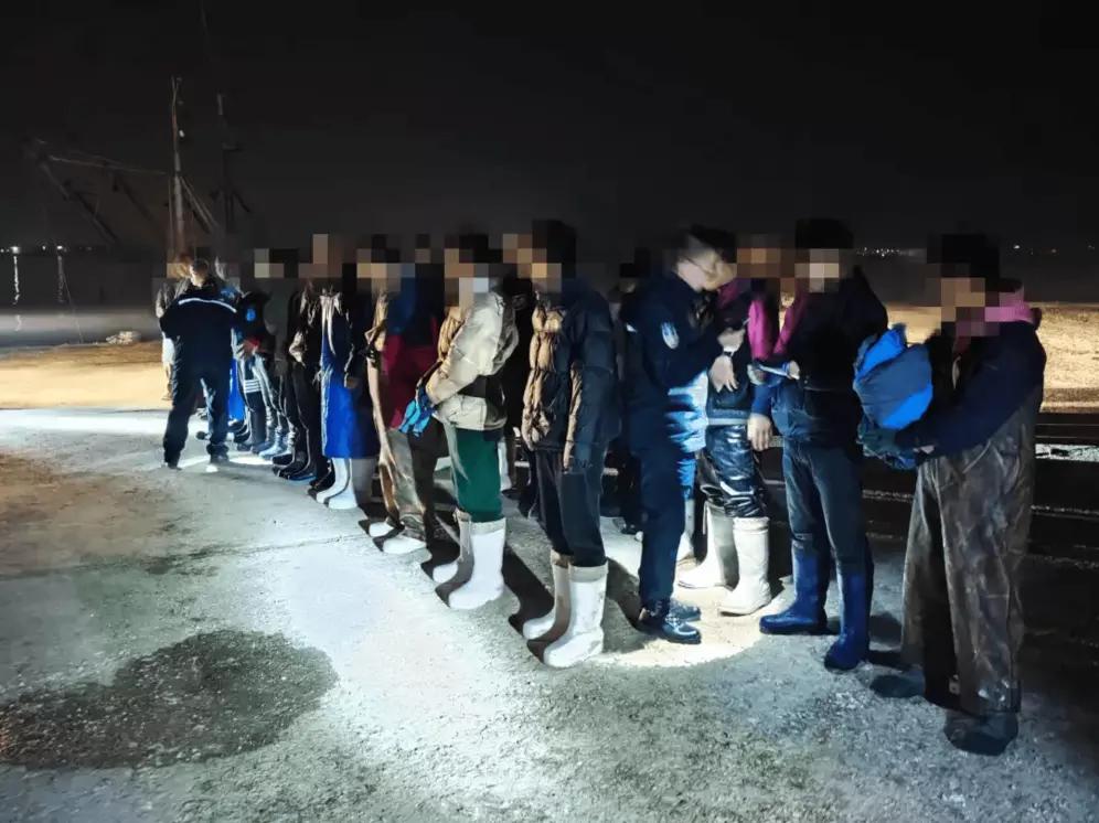 大年初五，本是迎财神的好日子，山东烟台海阳某码头却有27人“栽了”。2月21日晚