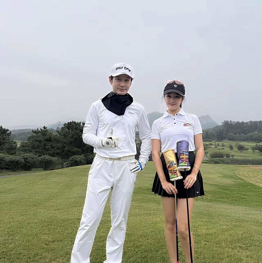 48岁黄晓明回老家青岛过节，去俱乐部打高尔夫球，穿着一身帅气的球服，看起来好贵气