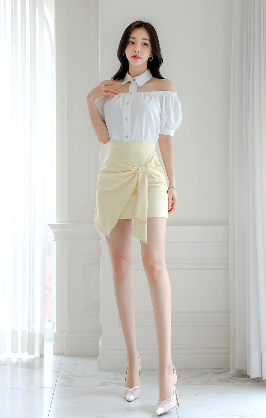 优雅白衬衫+黄色短裙，气质满满！