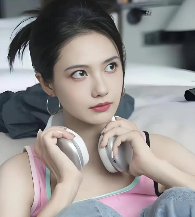 姜佩瑶，堪称如今娱乐圈一个可怕的女演员不是因为她长得有多好看，也不是因为她长得