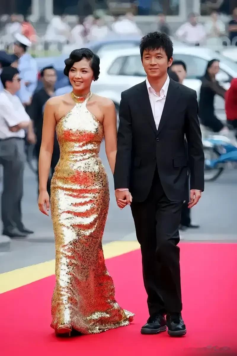 真是让人想不到，照片上的刘涛膀大腰圆，又黑又壮，是光线有问题吗？搞不清楚她为什么