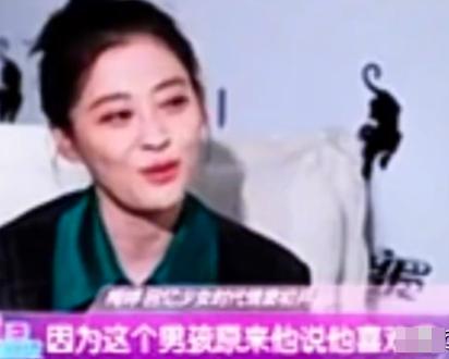演员梅婷说，当年，我在南京军区歌舞团时，我们班有个男孩，原来他说他喜欢我，但后来
