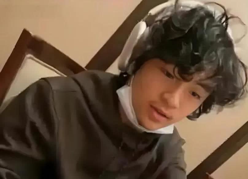 17岁Lucas眉骨深邃似谢霆锋，15岁Quintus侧脸如张柏芝翻版。兄弟俩身