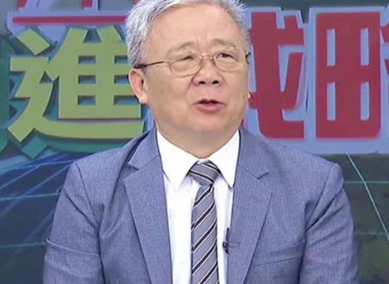 栗正杰真的变了，变得不敢疑美，更不敢反美，连对抗民进党的勇气都没了，这还是一个退