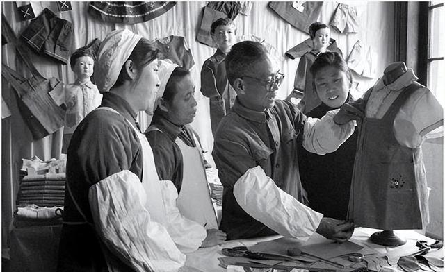 七、八十年代风靡全国的的确良，为何突然消失？它换了个名字当补丁摞补丁的粗布衣