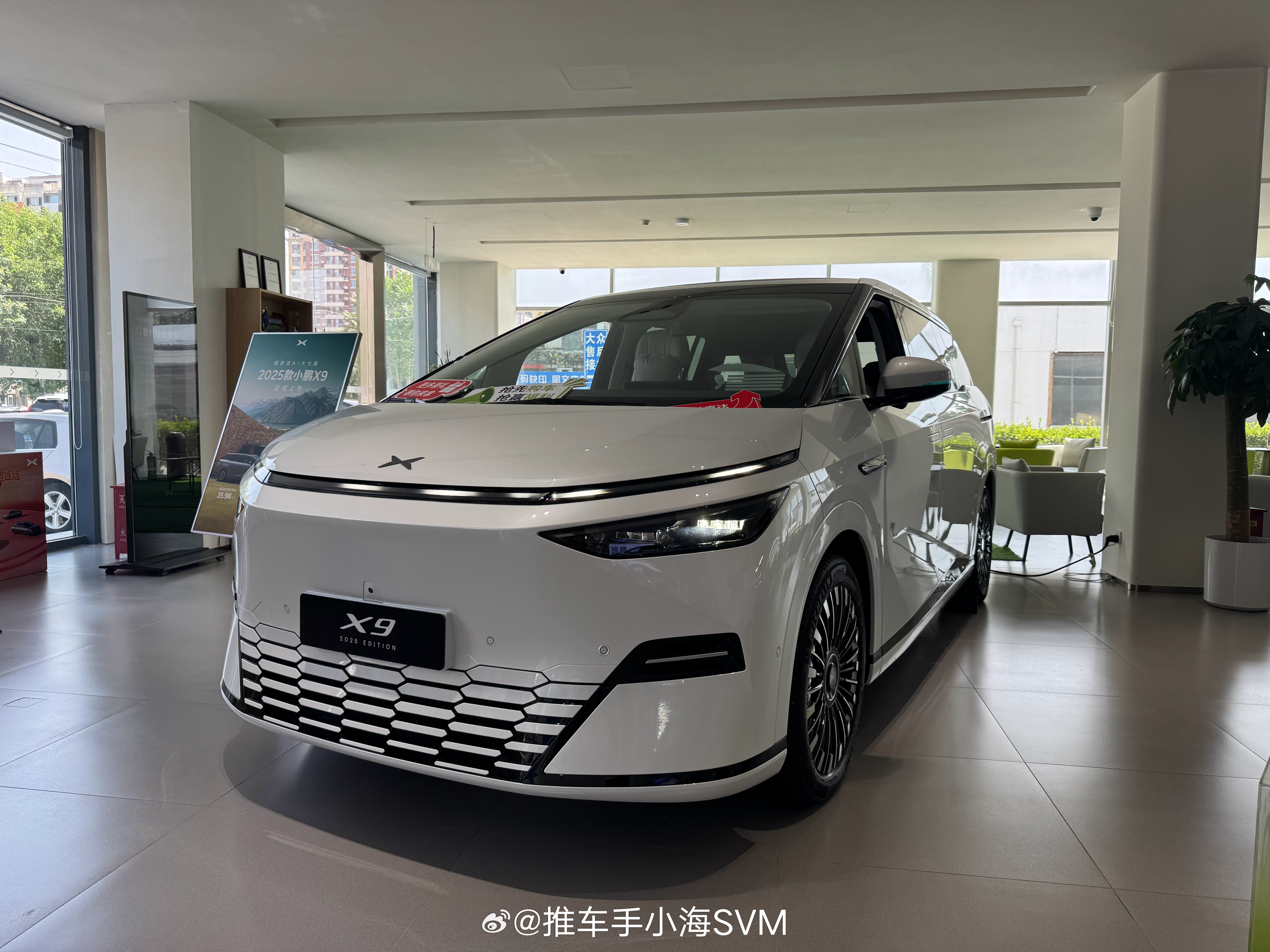 小鹏X9上市首月登顶纯电MPV第一小鹏X9连续四周蝉联纯电MPV第一P7回店里