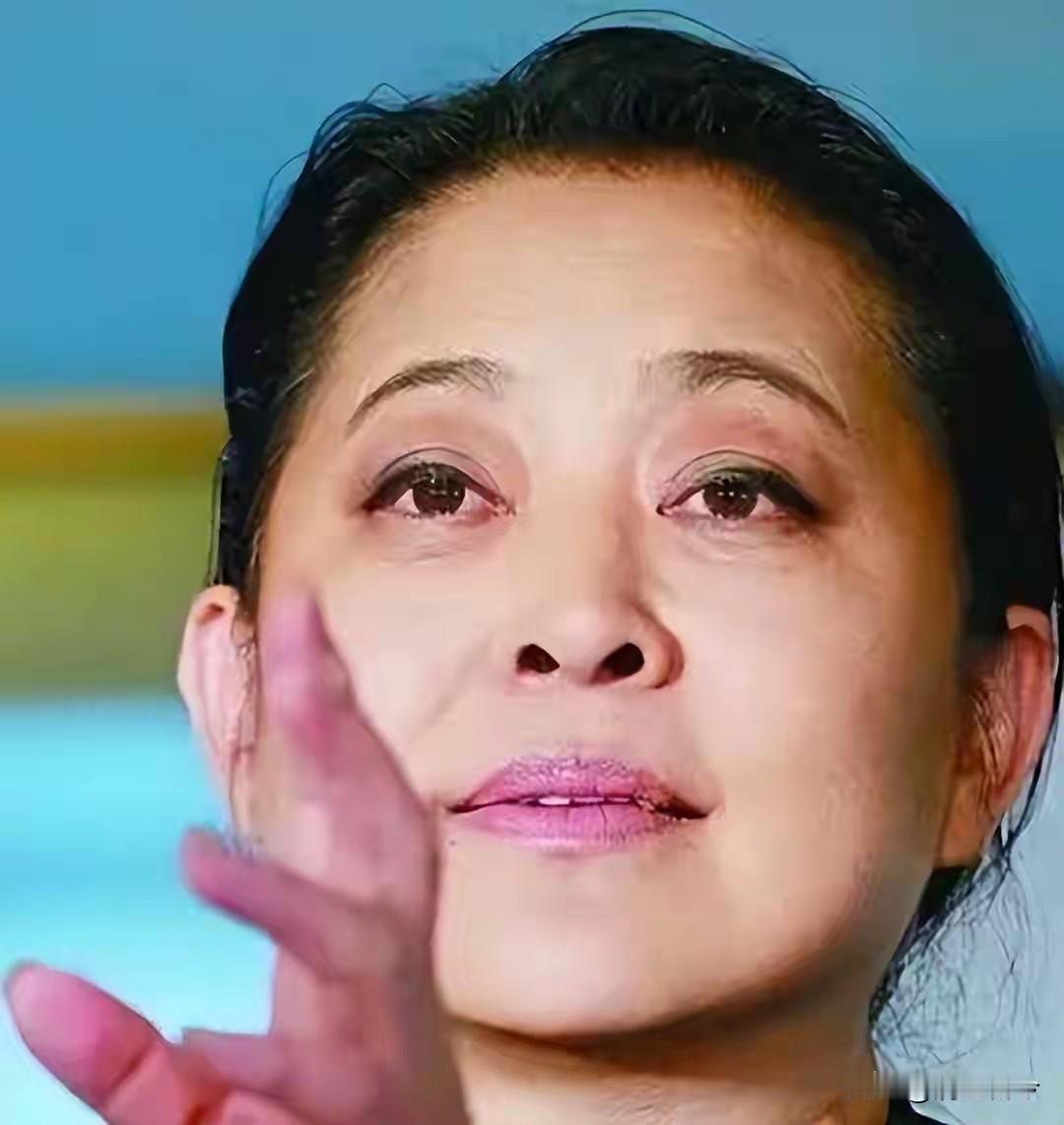 倪萍这段多年前的来生感言“若有来生既不要爹娘也不要孩子”，最近又被翻出来吵上了热