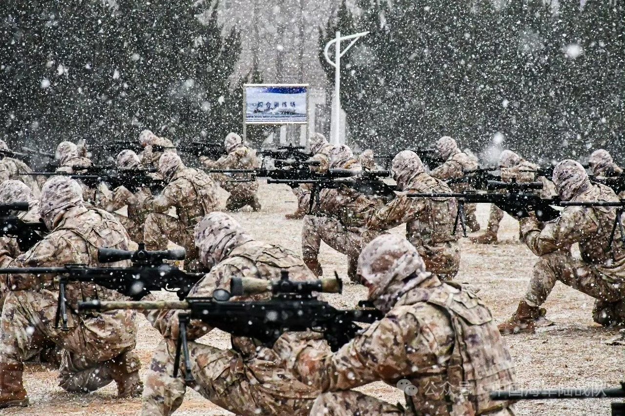 海军陆战队狙击手在雪中进行训练烽火问鼎计划