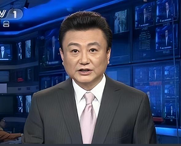 小时候看他新闻长大的，如今老的太快了，才61岁，看上去有七十岁，按道理主持人吃喝