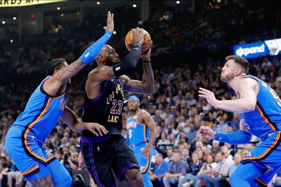 湖人有一个办法能拖到抢七就是詹姆斯天神下凡2.0场均砍下35➕10➕10