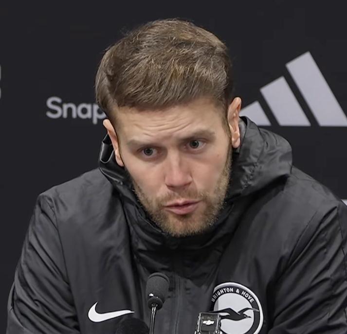 【你们投资对了】许尔策勒评价曼联本赛季的表现:“(球队的)节奏更紧凑、阵型更密集