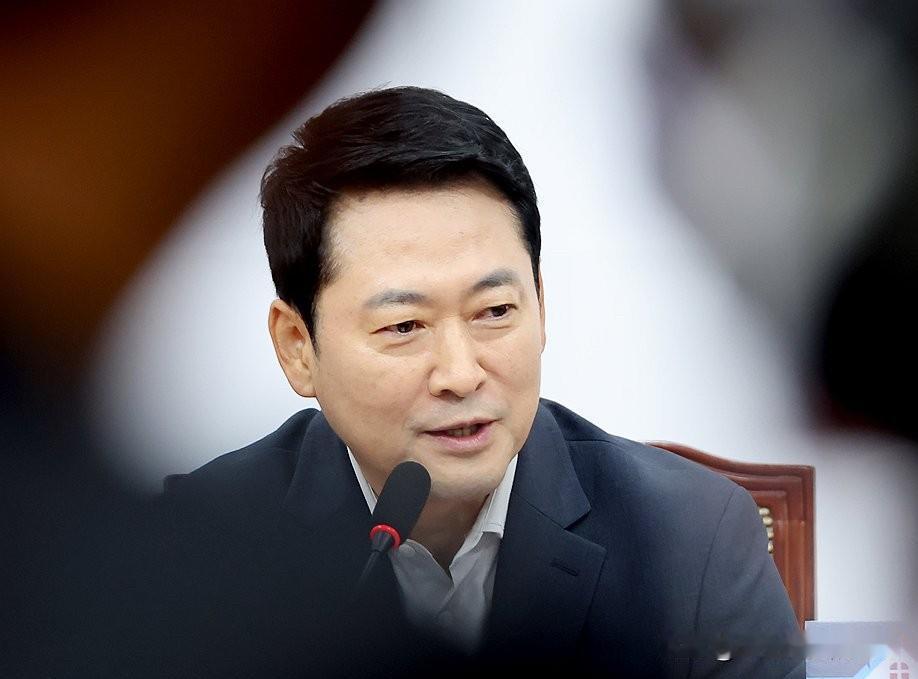 8月9日，韩国国民力量党党内乱斗彻底白热化！党首张东赫强势启动大规模党内惩戒，加