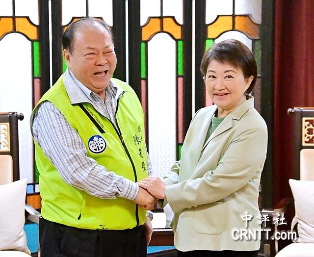 绿营县长陈光复跨海拜会卢秀燕，背后动机引联想　　民进党籍澎湖县长陈光复今天率县